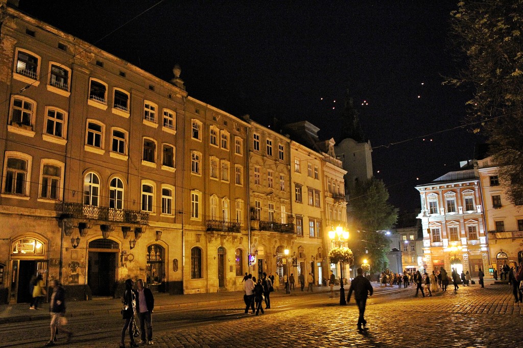 Lviv-at-night_Snapseed